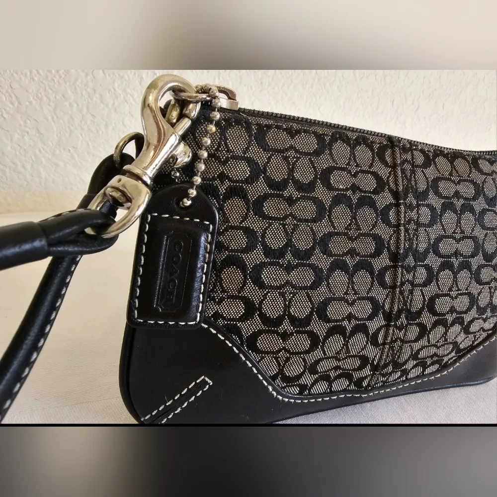 Coach | Vintage | Canvas & Leather Wristlet Purse | Signature Monogram Pattern - Picture 16 of 16